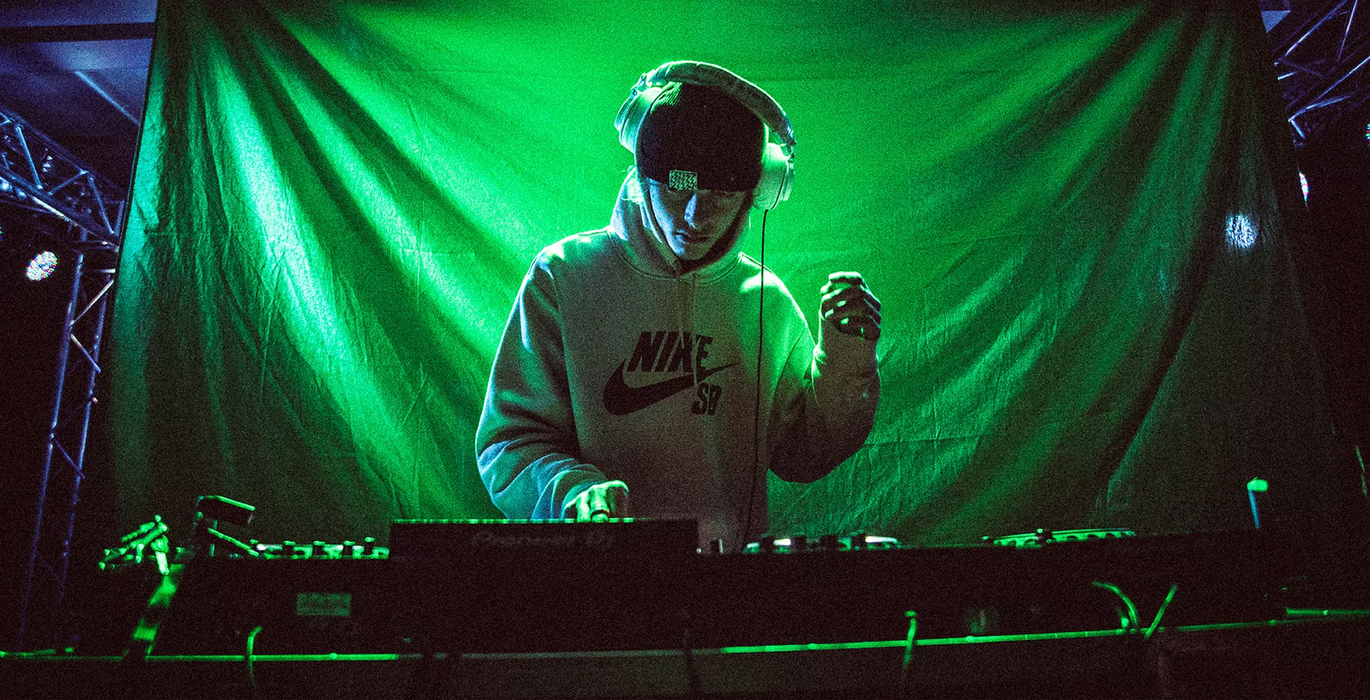 DJ Electronic Music Foundation Degree DJ Student performing