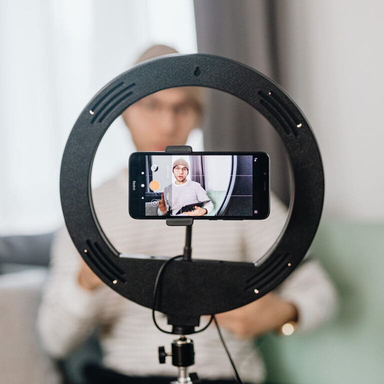 How to build an audience with social media | Content creation using a ring light