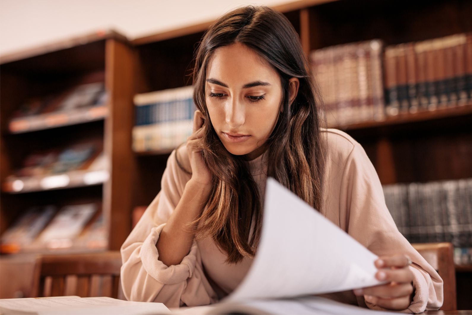 How to apply for a college course in the UK 2 Potential female student reading through college application