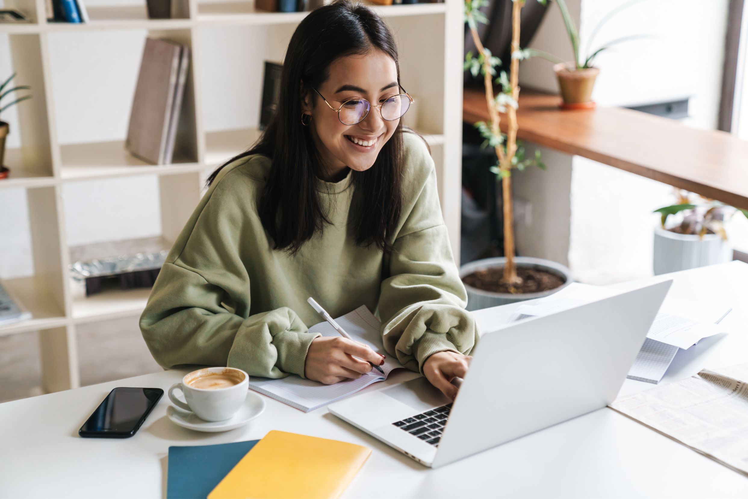 How to apply for a college course in the UK 1 Potential student applying for college