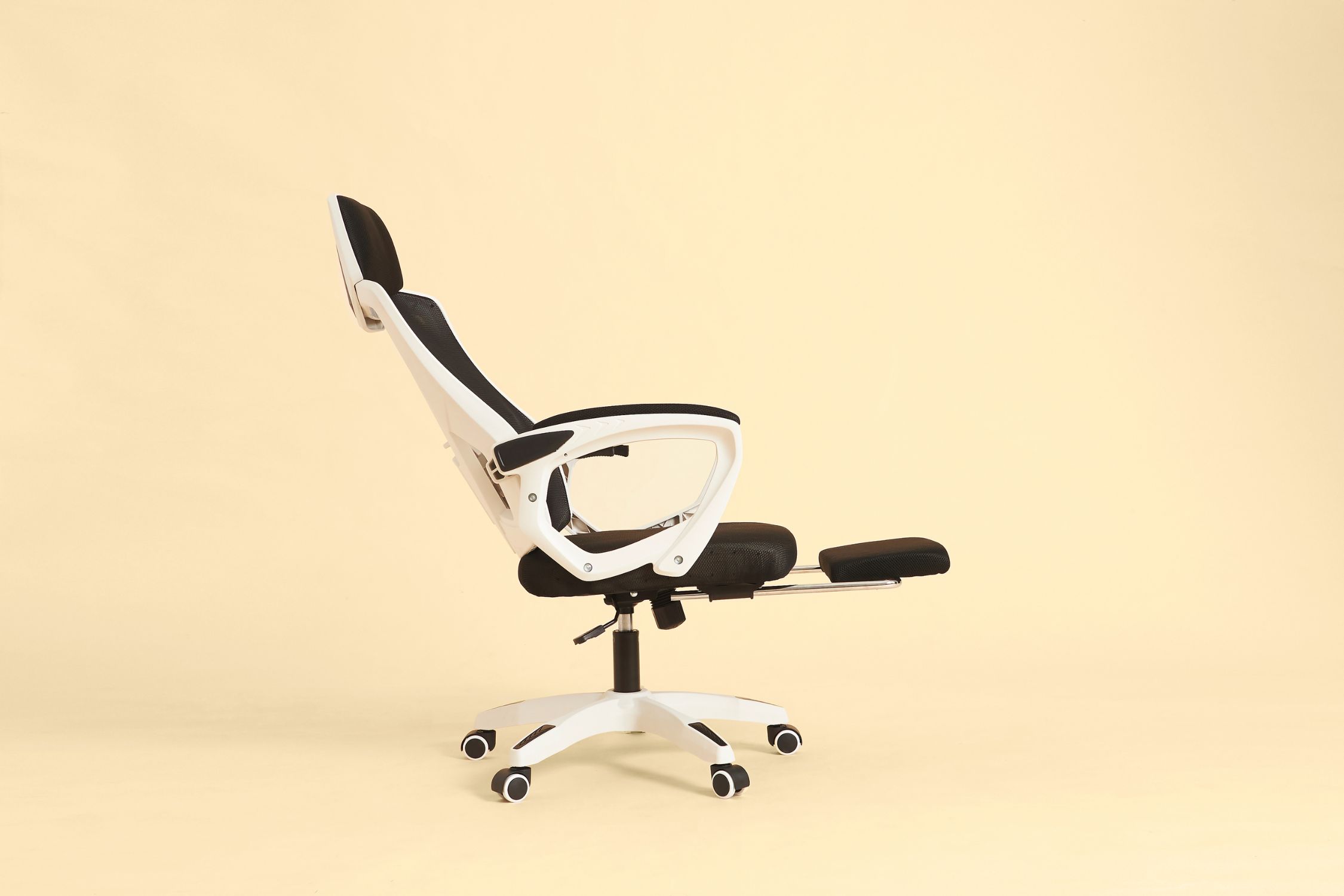 10 Ideas for the best gaming desk setup in 2025 3 Ergonomics computer chair