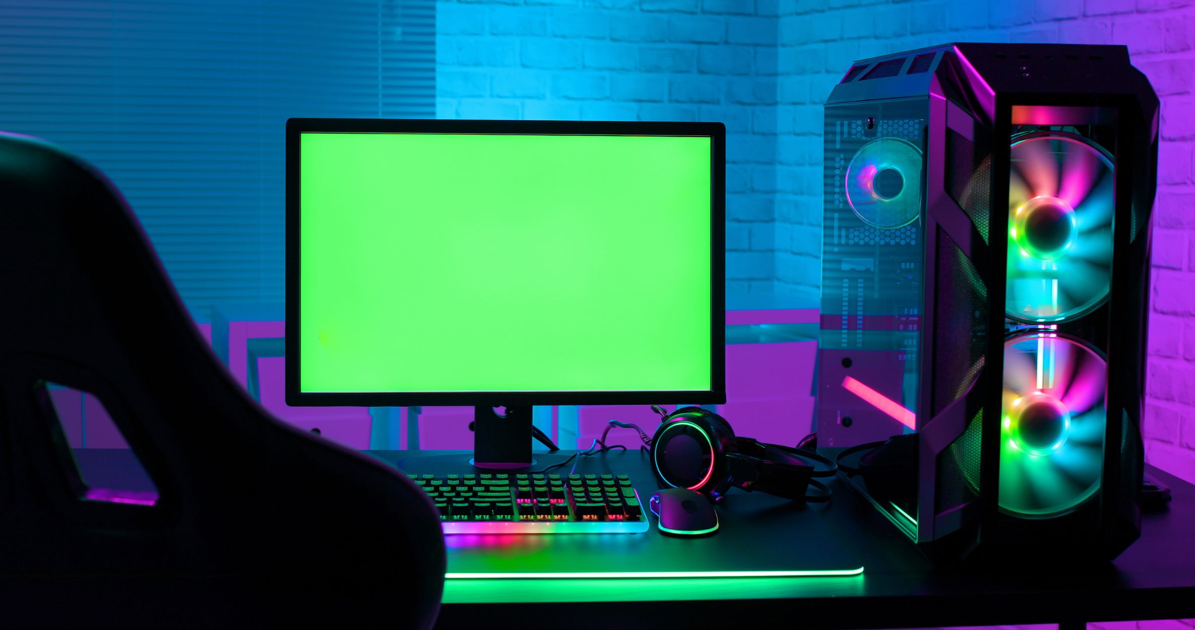 10 Ideas for the best gaming desk setup in 2025 11 PC with LED lighting