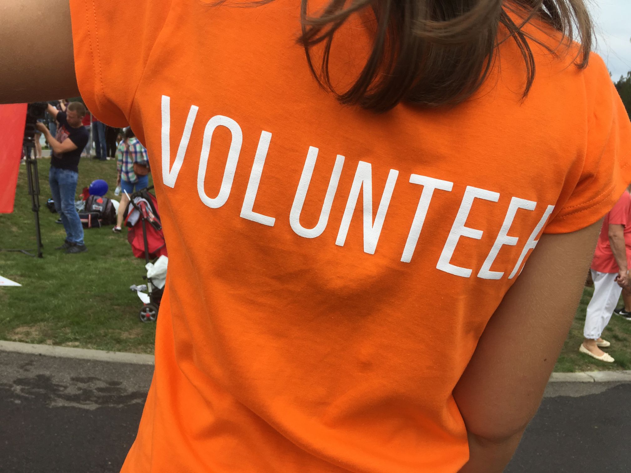 Crafting Your First CV: A Step-by-Step Guide for College Students 9 Volunteer working