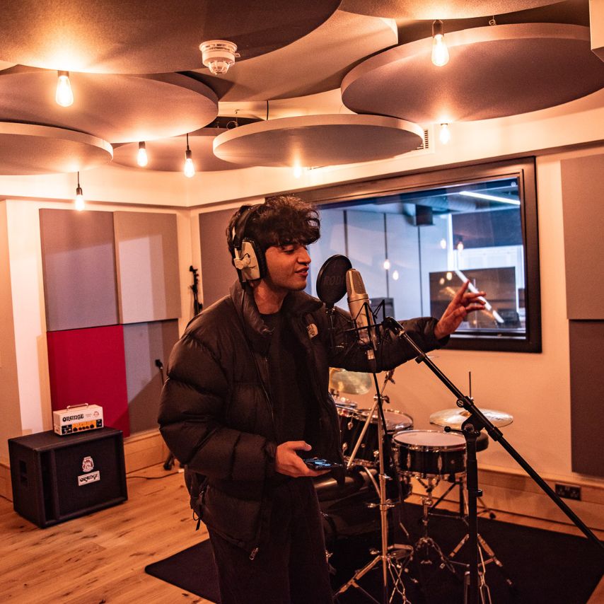Session Musician in Studio