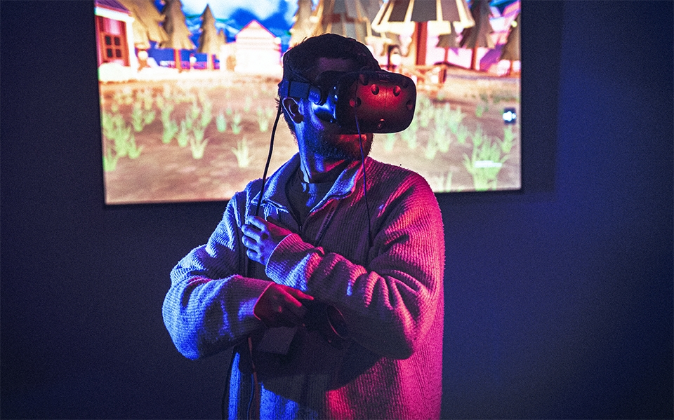 The 10 biggest games companies In London 1 Games student with VR headset