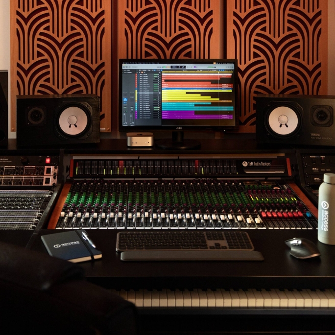 ACC Lincoln music lab DAW with speakers